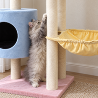 Arbre à chat avec poteaux à gratter, condo pour chat, lit en peluche et hamac suspendu pour le jeu et l'escalade des animaux de compagnie