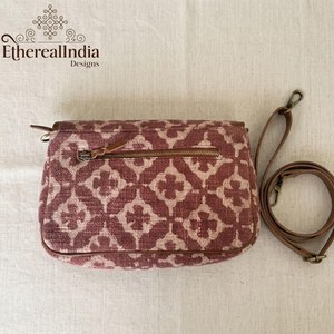 Bolso bandolera rosa artesanal de algodón con estampado de bloques, bolso cruzado con solapa, pequeño bolso de hombro estilo bohemio, proveedor mayorista para exportación - Product Image 1