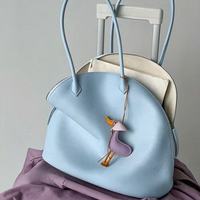 Sac à main de luxe bleu clair 2026 pour femme, nouveau modèle, avec fermeture éclair, porté épaule ou sous le bras, style urbain et élégant