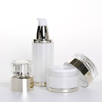 15g 30g 50g Bouteille vide ronde de luxe en acrylique blanc Conteneur de crème pour la peau Design Pot cosmétique doré Couvercle transparent