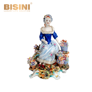 Fabbrica personalizzata stile vittoriano fanciulla aristocratica circondata da cesti floreali statuetta porcellana statuetta di porcellana ornamenti - Product Image 3