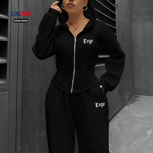 Completo <span class=keywords><strong>Tuta</strong></span> Sportiva da <span class=keywords><strong>Donna</strong></span> Personalizzata Eco-Friendly <span class=keywords><strong>Oversize</strong></span> con Felpa con Cappuccio e Pantaloni Jogger Tinta Unita per l'Estate - Product Image 5