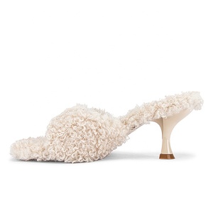 Ciabatte da Donna Comode con <span class=keywords><strong>Tacco</strong></span> <span class=keywords><strong>Medio</strong></span>-Basso, <span class=keywords><strong>Sandali</strong></span> con Punta Quadrata e Pelliccia Ricciola alla Moda - Product Image 4