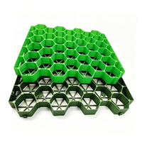 Grille alvéolée en PEHD Taurus Factory Direct pour stabilisation de gravier industriel, parking et aménagement extérieur vert