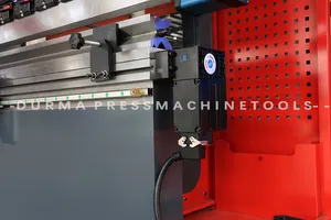 Presse plieuse hydraulique contrôleur 9 axes 200 tonnes plaque d'acier de rupture de presse hydraulique CNC