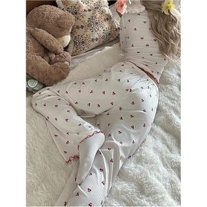 Ensemble de pyjama personnalisé pour femme à imprimé cerises, hauts à manches longues et pantalon, vêtements de détente doux en tissu, vêtements de nuit - Product Image 1