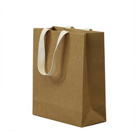 Sacs en papier écologiques classiques avec laminage et poignée en ruban pour l'emballage de vêtements et de chaussures, grande capacité