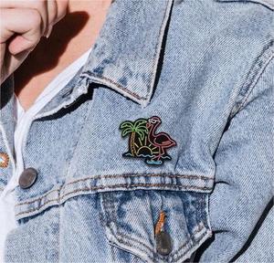 Usine en Chine, je suis la vue épingle en émail illustration des années 70 palmiers noix <span class=keywords><strong>de</strong></span> coco coucher <span class=keywords><strong>de</strong></span> soleil insigne <span class=keywords><strong>de</strong></span> plage insigne d'épinglette en métal rétro - Product Image 5