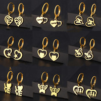 Anting-anting hoop minimalis berbentuk hati untuk wanita, berlapis emas, baja tahan karat, motif kupu-kupu dan bunga, grosir
