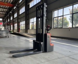 WELIFTRICH 1,5 Ton Walking Apilador eléctrico Mástil Carretilla elevadora Altura de elevación 3m - Product Image 6