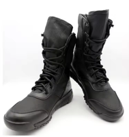 Bottes tactiques en cuir légères et respirantes avec une semelle confortable et souple.