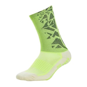 Chaussettes de sport mi-mollet pour enfants, direct usine, professionnelles, avec amorti en tissu éponge, résistantes à l'usure, anti-humidité, avec grip à pois pour le football - Product Image 1
