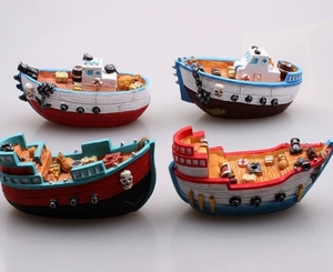 Adornos artesanales mediterráneos Ocean Series Shooting Props Decoración de acuario Resina Pequeño Barco Pirata 9,5 CM - Product Image 3
