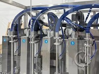 Machine de remplissage automatique de bidons d'huile de lubrification de moteur à piston à suivi servo, antigel, liquide de refroidissement