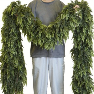 Guirnalda de Hojas de Pino y Ciprés para Navidad y Bodas, Guirnalda de Agujas de Pino Norfolk de Tacto Suave para Decoración Navideña y de Bodas - Product Image 1