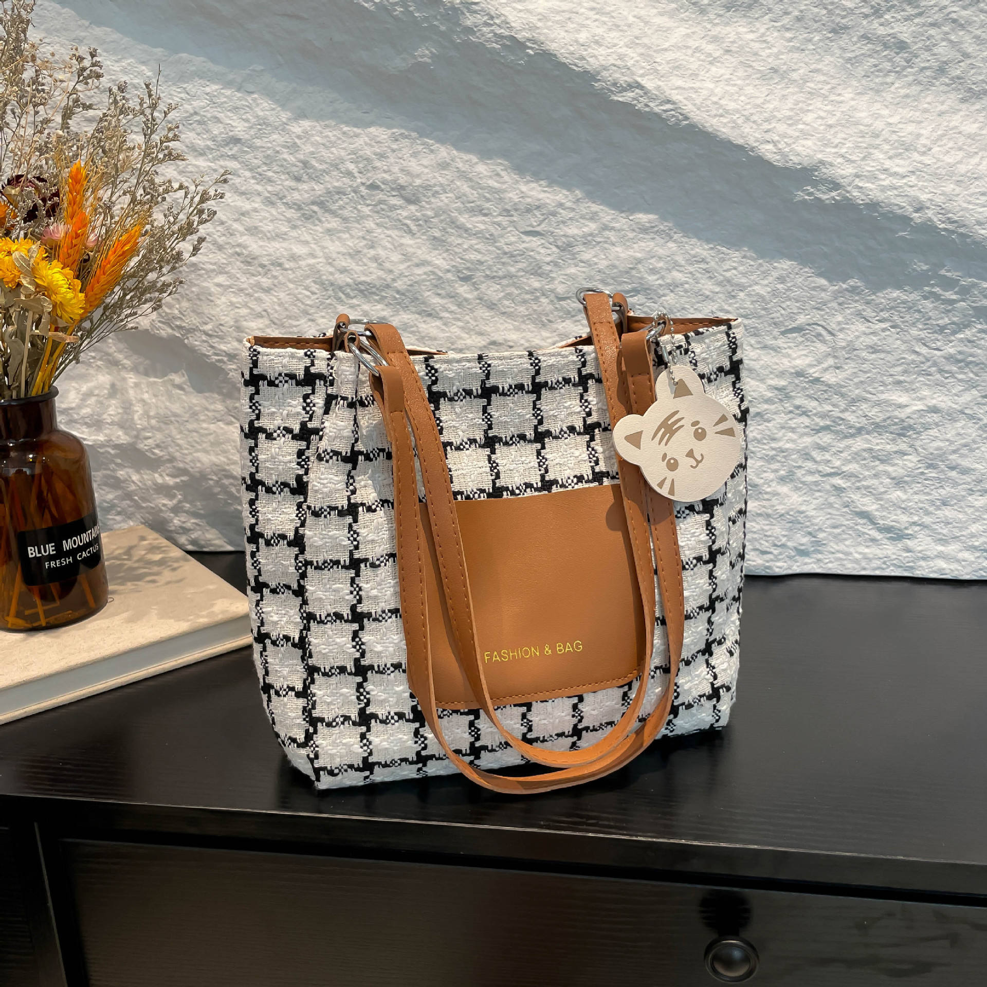 น้ำตาลอ่อน