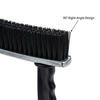 Brosse de nettoyage à poils durs pour les espaces étroits
