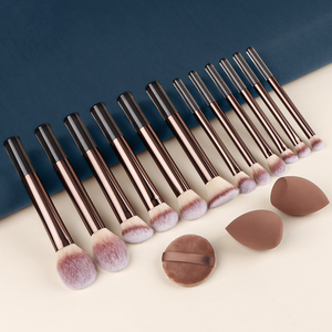 Juego de Brochas de Maquillaje Profesional de 12 Piezas con Mango Metálico para Sombras de Ojos, Rubor, Lápiz de Cejas y Delineador de Ojos - Product Image 3