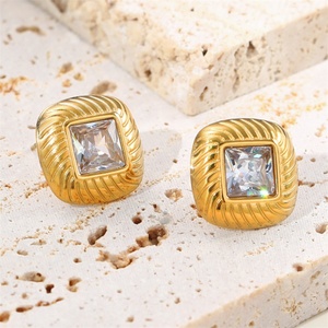 ต่างหูสตั๊ดทรงสี่เหลี่ยมชุบทองประดับเพทายสแตนเลสคุณภาพสูง - Product Image 4