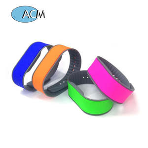 Pulsera RFID Ajustable de Silicona para Adultos de Doble Color, Regrabable, con UID Modificable de 13.56Mhz, Modelo S50 - Product Image 3