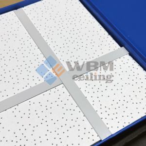 Plaques de plafond suspendu insonorisantes en laine minérale 2x2, panneaux de plafond acoustiques en fibre minérale - Product Image 1
