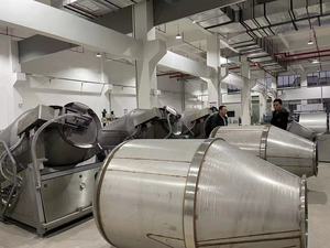 Machine de transformation de la viande en acier inoxydable à isolation sous vide de 1700 L, nouvelle, automatique, capacité de 1100 kg, 380 V - Product Image 2