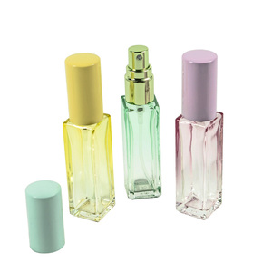 Botella de <span class=keywords><strong>perfume</strong></span> de vidrio de viaje cuadrada colorida de 8ml con pulverizador de bomba de niebla fina de <span class=keywords><strong>metal</strong></span> con tornillo - Product Image 5