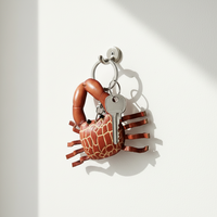 Porte-clés en cuir véritable pleine fleur tanné végétal fait main Weilei, motif crabe 3D sur le thème de l'océan avec griffes mobiles
