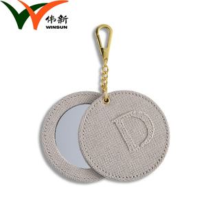 Espejo de Mano Redondo de Lona Gris con Llavero, Diseño Moderno - Product Image 3