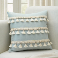 Housse de coussin texturée à rayures tuftées de style bohème moderne 2024 avec pompons pour la maison et l'hôtellerie, personnalisable