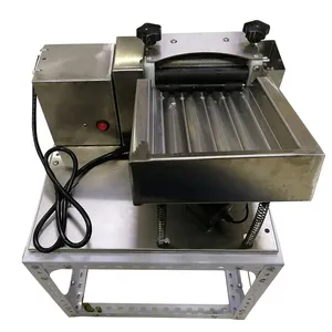Máquina de enfeite de grãos de soja 50 kg/h, triturador de peixes verdes para preço/automático