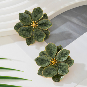 Pendientes de flores de gota de aceite verde fresco pequeños de moda pendientes de pétalos dobles irregulares Retro - Product Image 2