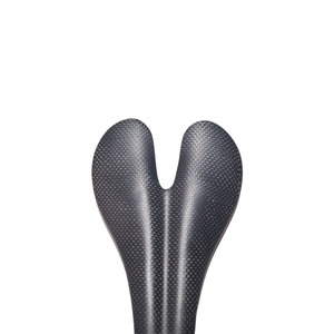 Sillín de Bicicleta Ergonómico de Fibra de <span class=keywords><strong>Carbono</strong></span> 3K, 5mm de Grosor, Diseño Hueco y Transpirable, Ligero para Bicicletas de <span class=keywords><strong>Carretera</strong></span>, MTB y Carreras - Product Image 4