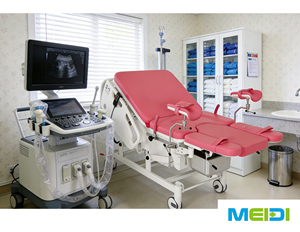 Mesa Obstétrica Eléctrica Premium con Reposapiés Ajustables - Product Image 1