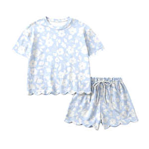 Ensemble 2 pièces décontracté d'été pour enfants : T-shirt imprimé fleurs et short à bords festonnés – Tenues assorties pour sœurs - Product Image 4