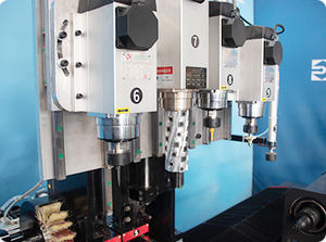 İndirim, otomatik yükleme ve boşaltma cihazı ile ahşap için ahşap tornası torna makinesi sunuyor - Product Image 3