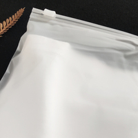 Emballage de vêtements avec logo imprimé personnalisé, sac à glissière, fermeture éclair, sac en plastique PE, t-shirt et sous-vêtements, emballage mat givré