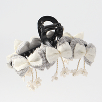 Barrette à cheveux alligator en tissu gris avec nœud en dentelle et pompon, pour queue de cheval, accessoire capillaire décontracté pour femme