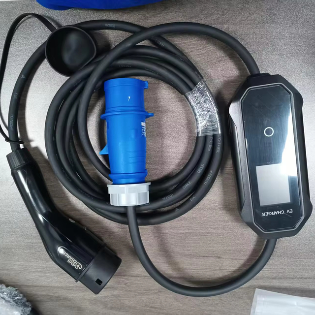 Portable Electric Vehicle Charging Station Type2 7kw Portable Charger for New Energy Electric Vehicles,32A Adjustable