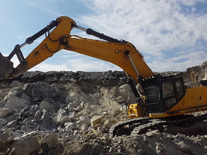 Excavatrice hydraulique de 122 tonnes 9125F avec cabine spacieuse pour un contrôle facile et une productivité accrue - Product Image 6