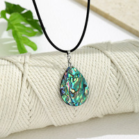 Ensemble de bijoux minimalistes électroplaqués légers pour femmes, comprenant un foulard, des boucles d'oreilles et un collier en coquille d'ormeau naturelle en forme de goutte d'eau