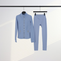 Ensemble de yoga : Veste ajustée respirante à col montant et fermeture éclair dorée, séchage rapide, et Leggings sculptants taille haute très extensibles