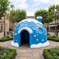 Grande sculpture de maison de pain d'épices de Noël pour exposition extérieure, centre commercial, jardin, et comme lieu photo décoratif