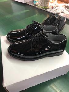 รองเท้าหนัง PU สีดำเงาแบบเรียบ รุ่น DFP01 สำหรับชุดยูนิฟอร์มเจ้าหน้าที่ชาย พื้นรองเท้าทำจากยาง - Product Image 5