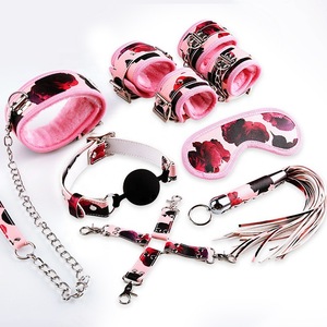 Ensemble de bondage léopard 8 pièces en cuir PU avec menottes, directement de l'usine, jouets sexuels pour adultes pour le plaisir féminin - Product Image 1
