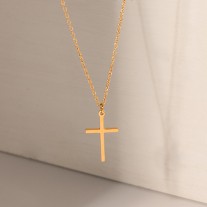 Collar con Colgante de Cruz Religiosa Minimalista de Acero Inoxidable Chapado en Oro de 18K Clean Fit para Mujer - Product Image 2