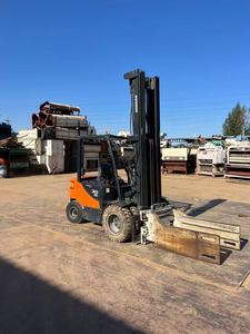 חם למכירה 3 טון doosan מלגזה משומש מכונת מכונת להרים 6 מ 'צבע מקורי doosan שני דיזל מלגזה עם מהדק שטוח - Product Image 2