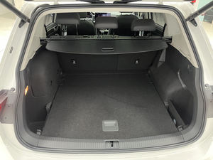 Volkswagen <span class=keywords><strong>Tiguan</strong></span> L <span class=keywords><strong>2022</strong></span>, SUV de 5 Puertas y 5 Plazas, Híbrido Enchufable de Nueva Energía - Product Image 5