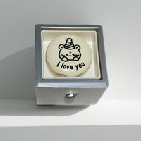 Cadeau idéal pour la fête des mères et les anniversaires : Boîte cadeau gâteau-ours avec anneau rotatif pour votre petite amie, boîte à bijoux rotative en forme de gâteau-ours
