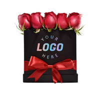 Les roses élégantes et immortelles personnalisées en usine sont infiniment éternelles et toujours conservées de manière stable dans un carton durable de boîte-cadeau de luxe